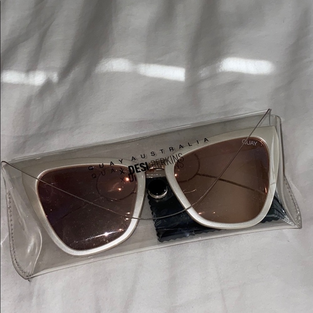 Quay Australia Desi Perkins, Reina sunglasses